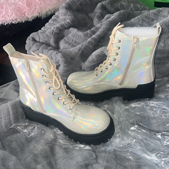Urban outfitter iridescent boots - Picture 4 of 10